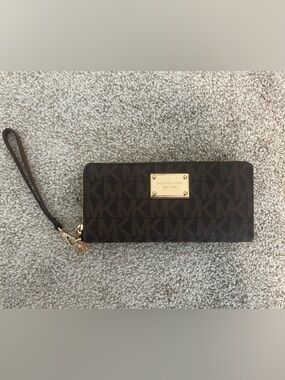 NWT Michael Kors Dark Brown Jet Set Travel Continental Monogram Wristlet Wallet